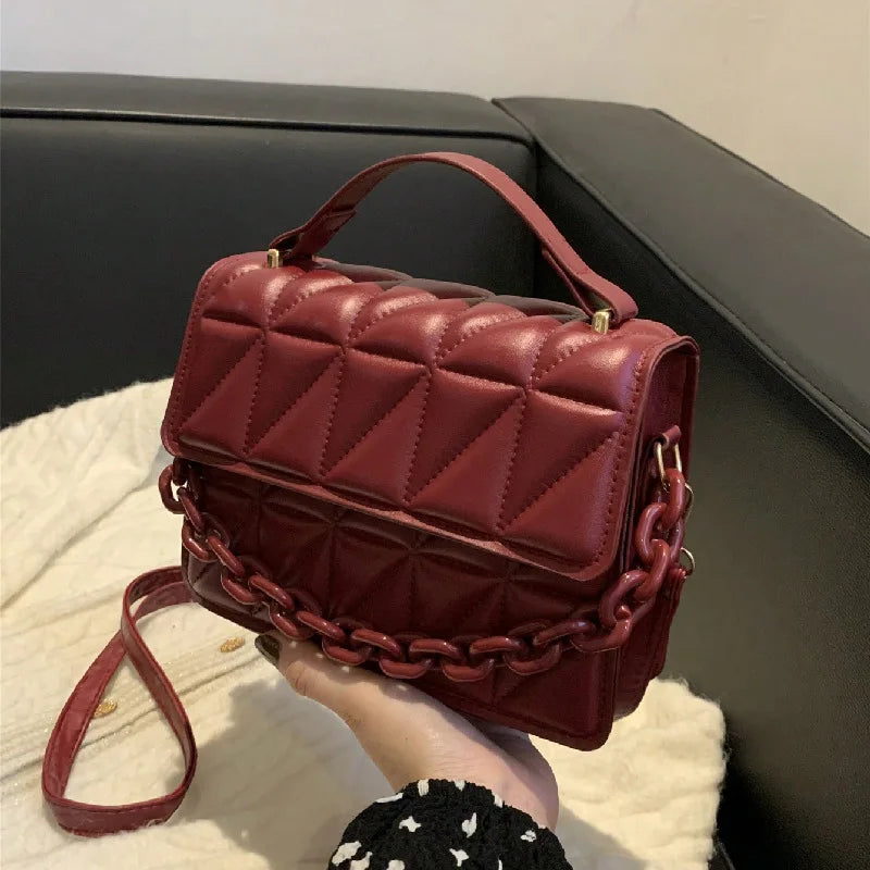 Chic Quilted Diamond Chain Crossbody Bag for Women - Elegant Purse with Golden-Tone Hardware, Black, Retro Style