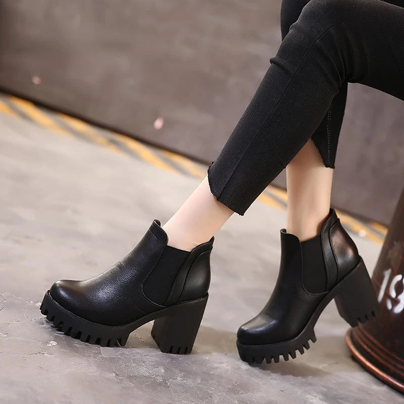 New in Women Boots Comfortable and Elegant Genuine Leather Hot Fur Shoes Woman Winter 2025 Chelsea Autumn Black Fashion Booties