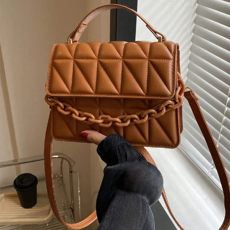 Chic Quilted Diamond Chain Crossbody Bag for Women - Elegant Purse with Golden-Tone Hardware, Black, Retro Style
