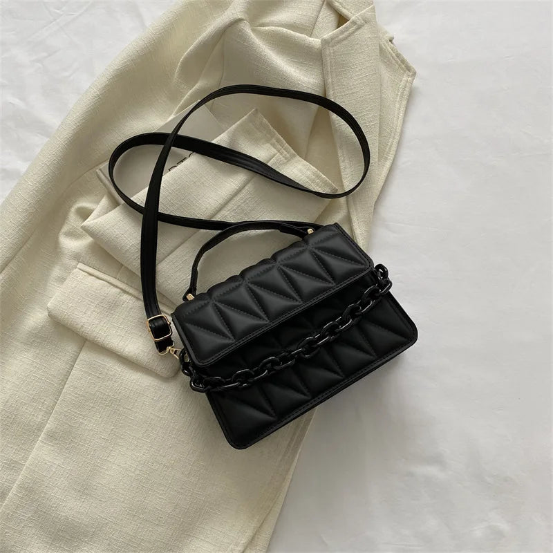 Chic Quilted Diamond Chain Crossbody Bag for Women - Elegant Purse with Golden-Tone Hardware, Black, Retro Style