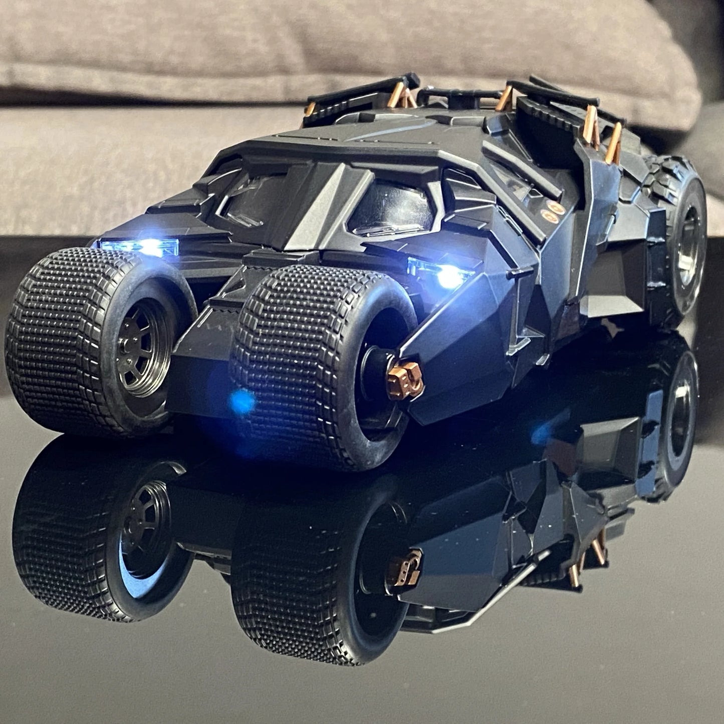 1/24 Classic Movie Car 2008 Batmobile Concept Bat Sports Car Model Metal Racing Car Vehicles Model Sound and Light Kids Toy Gift