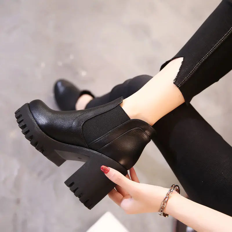 New in Women Boots Comfortable and Elegant Genuine Leather Hot Fur Shoes Woman Winter 2025 Chelsea Autumn Black Fashion Booties