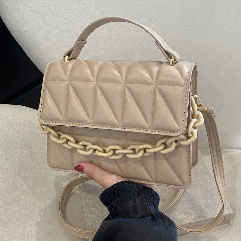 Chic Quilted Diamond Chain Crossbody Bag for Women - Elegant Purse with Golden-Tone Hardware, Black, Retro Style