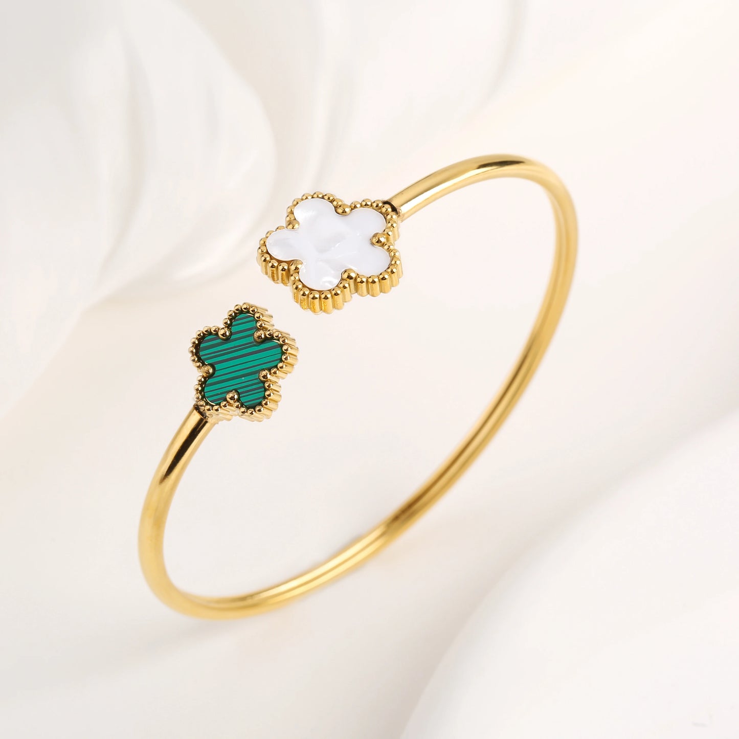 Gold-Plated Stainless Steel Five-Leaf Flower Open Bangle Luxury For Woman Girl Party Lucky Jewelry Accessories Daily Wear Clover