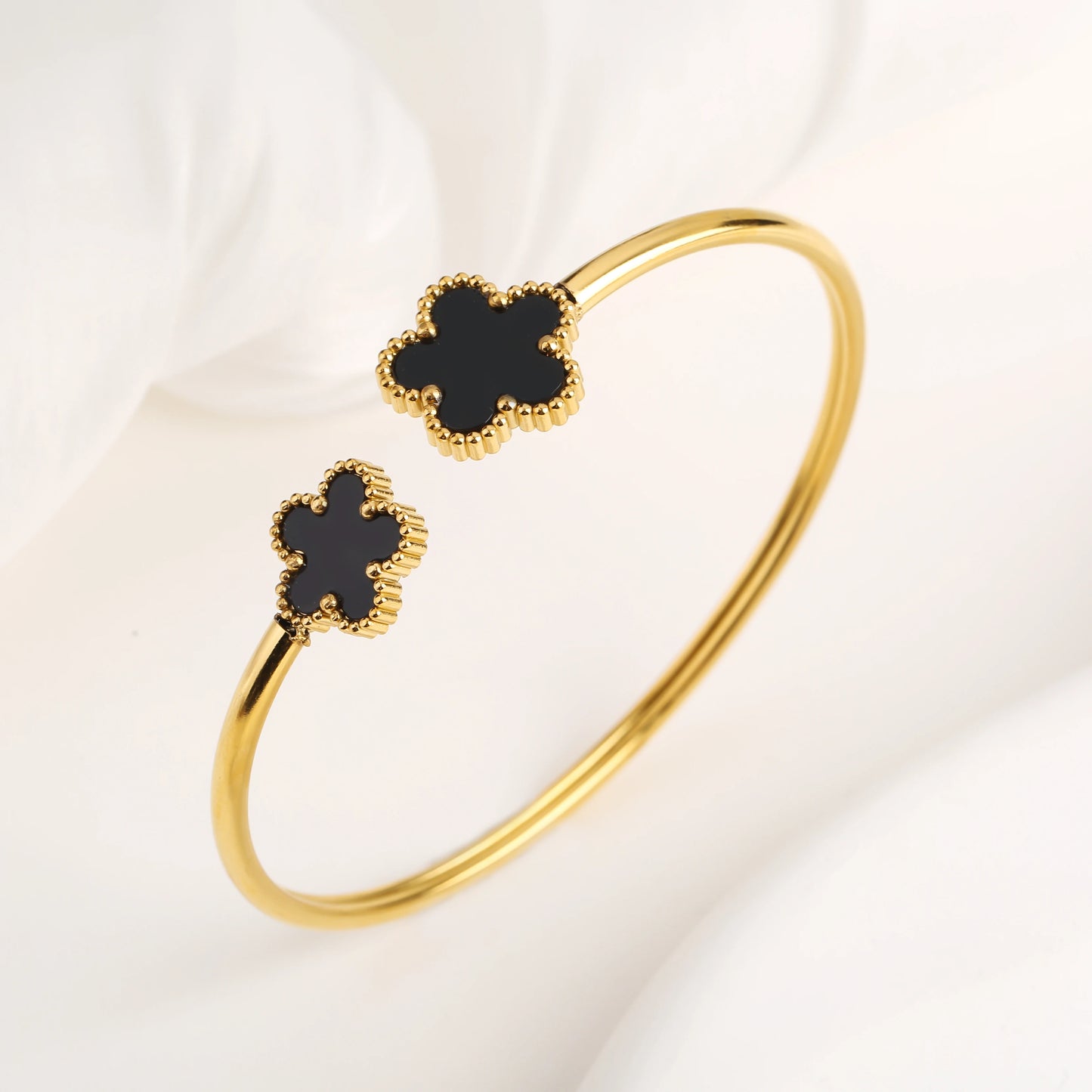 Gold-Plated Stainless Steel Five-Leaf Flower Open Bangle Luxury For Woman Girl Party Lucky Jewelry Accessories Daily Wear Clover