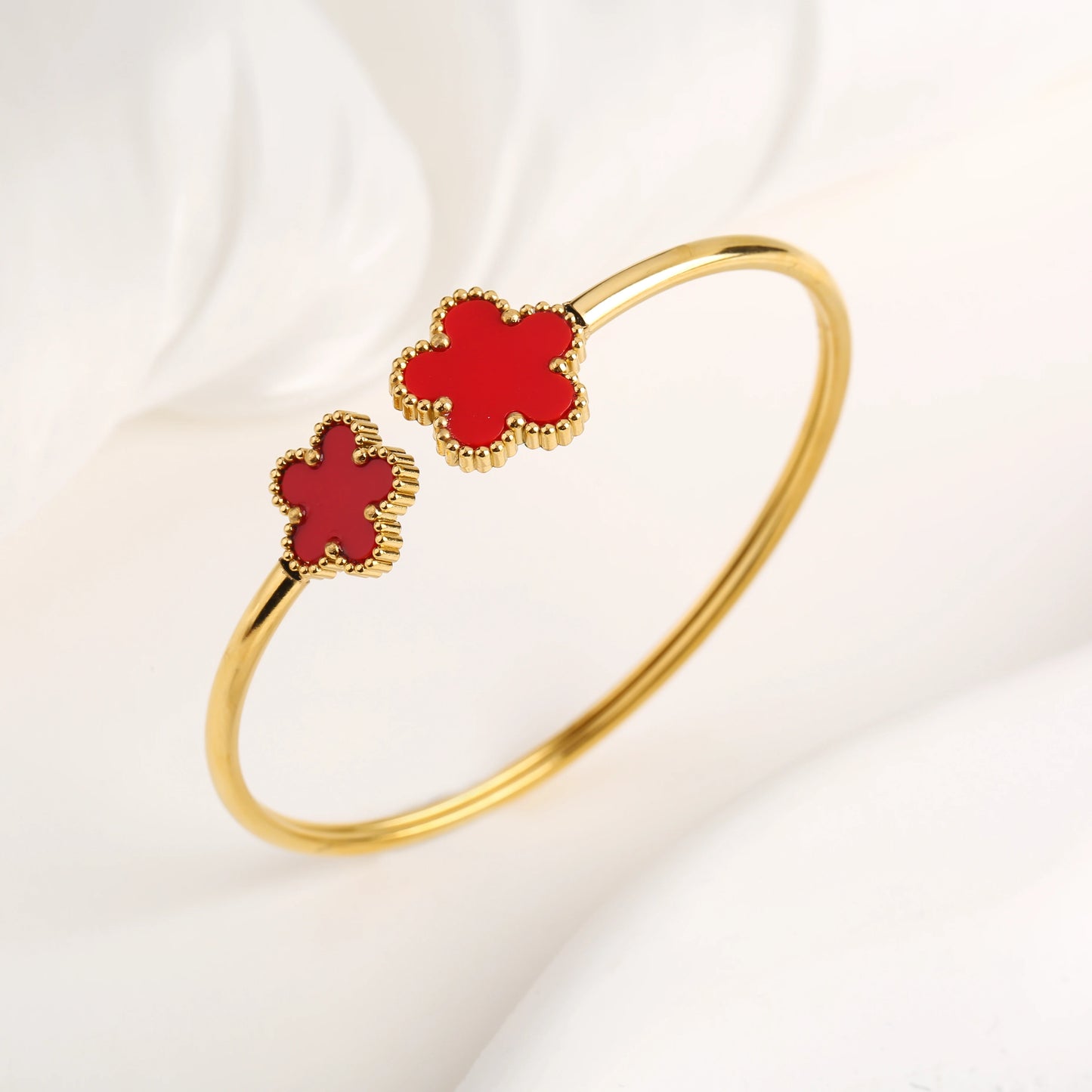 Gold-Plated Stainless Steel Five-Leaf Flower Open Bangle Luxury For Woman Girl Party Lucky Jewelry Accessories Daily Wear Clover