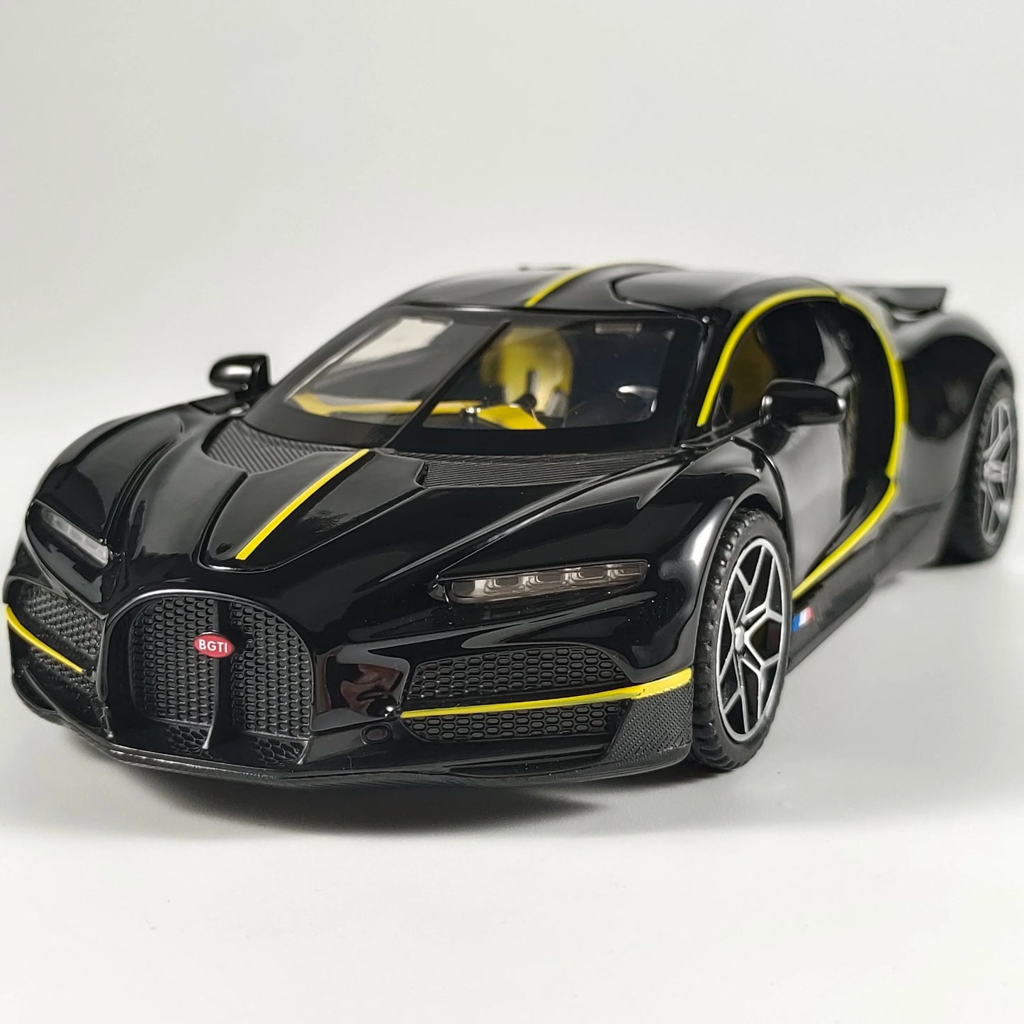 1:32 Bugatti Tourbillon V16 Supercar Alloy Metal Diecast Model Car Children's Toys Mini GT Collection Hobbies Birthday Gifts Boy