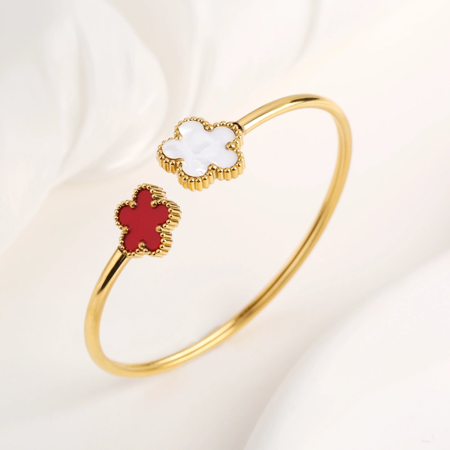 Gold-Plated Stainless Steel Five-Leaf Flower Open Bangle Luxury For Woman Girl Party Lucky Jewelry Accessories Daily Wear Clover