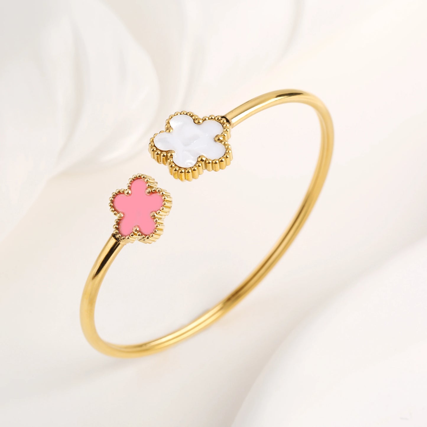Gold-Plated Stainless Steel Five-Leaf Flower Open Bangle Luxury For Woman Girl Party Lucky Jewelry Accessories Daily Wear Clover