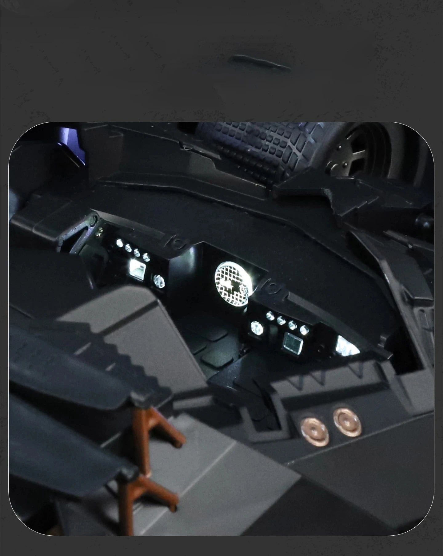 1/24 Classic Movie Car 2008 Batmobile Concept Bat Sports Car Model Metal Racing Car Vehicles Model Sound and Light Kids Toy Gift